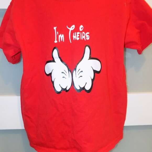 I'm Theirs Cartoon Mickey Mouse Hands Red SS T-Shirt Size XS Youth - Picture 2 of 3